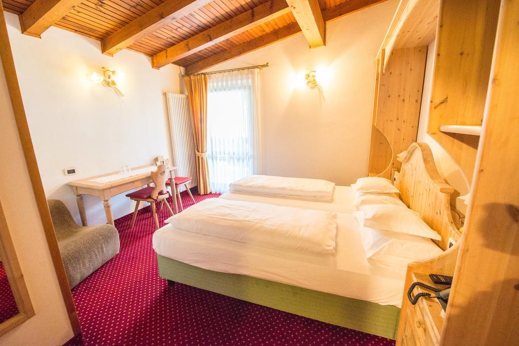 Hotel Garni Norma Madonna Buitenkant foto