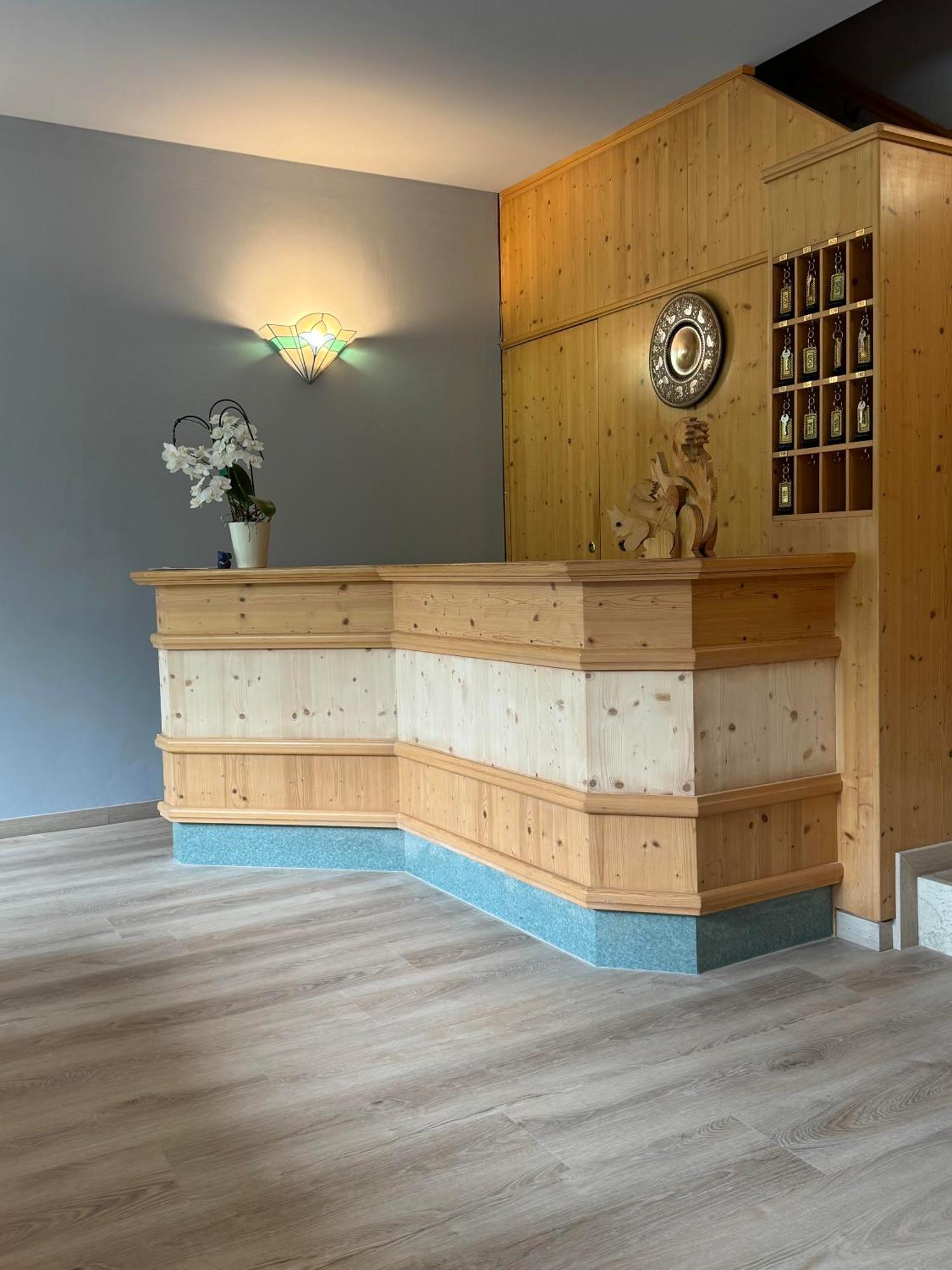 Hotel Garni Norma Madonna Buitenkant foto