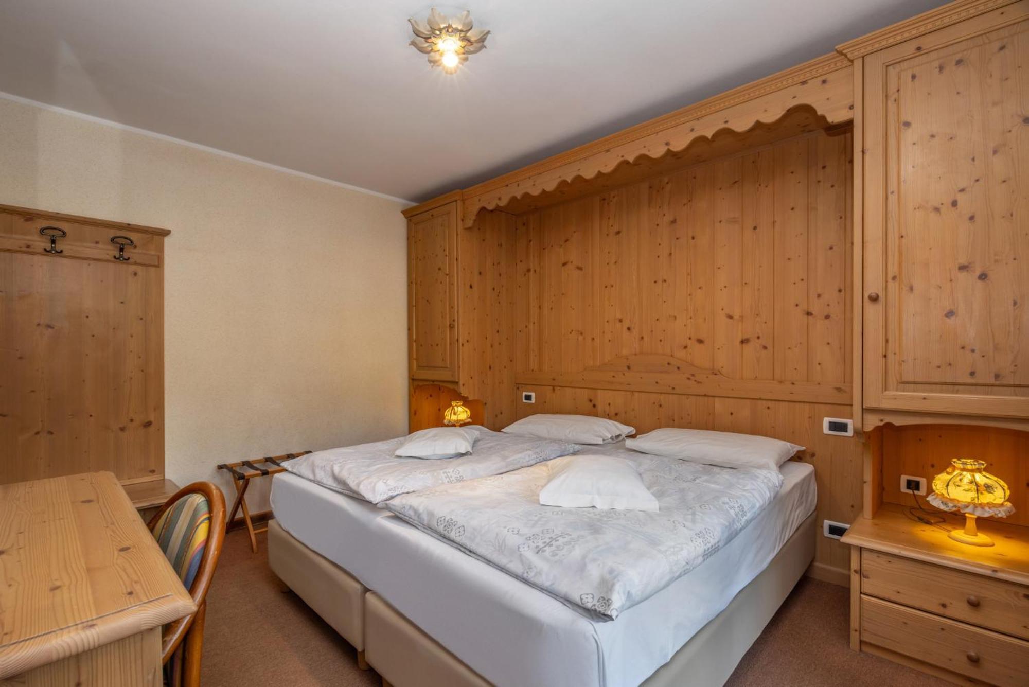 Hotel Garni Norma Madonna Buitenkant foto
